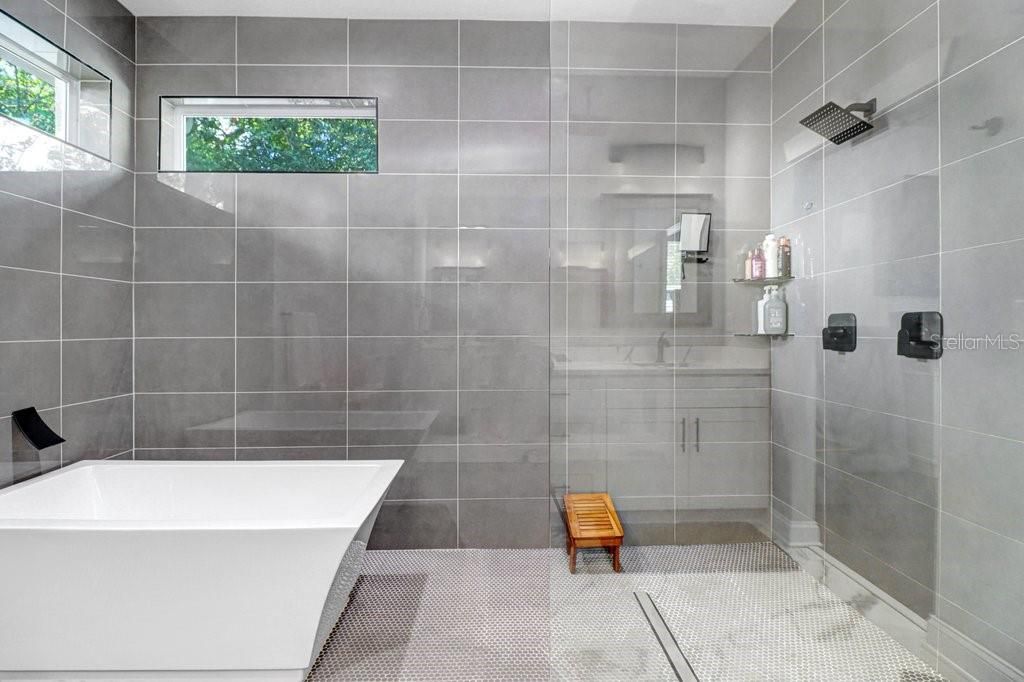 For Sale: $649,900 (4 beds, 2 baths, 2152 Square Feet)