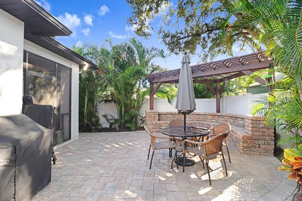 For Sale: $649,900 (4 beds, 2 baths, 2152 Square Feet)