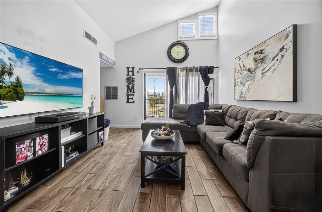 En Venta: $169,999 (2 camas, 2 baños, 820 Pies cuadrados)