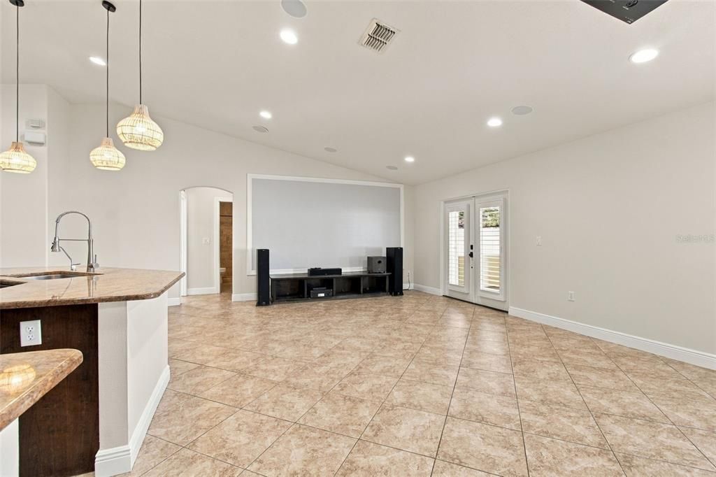 For Sale: $345,000 (3 beds, 2 baths, 2020 Square Feet)