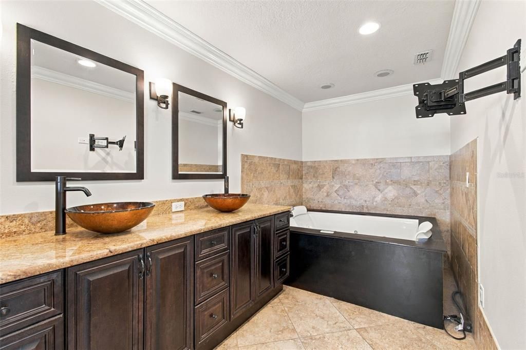 For Sale: $345,000 (3 beds, 2 baths, 2020 Square Feet)