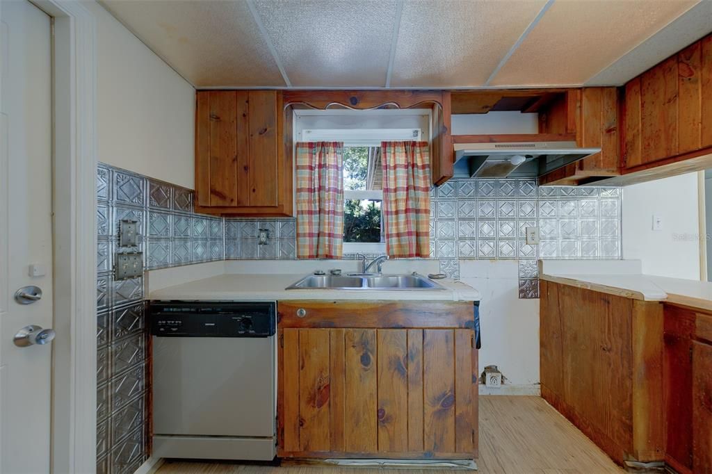 На продажу: $325,000 (2 спален, 1 ванн, 1114 Квадратных фут)