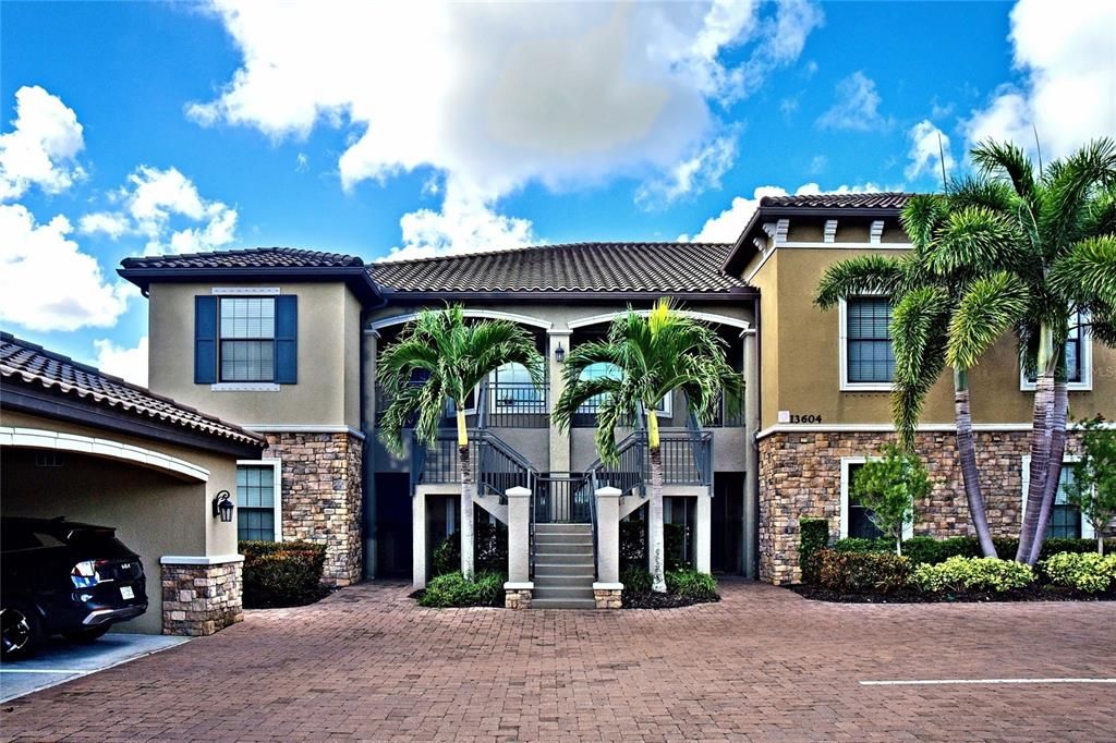 For Rent: $2,750 (2 beds, 2 baths, 1528 Square Feet)