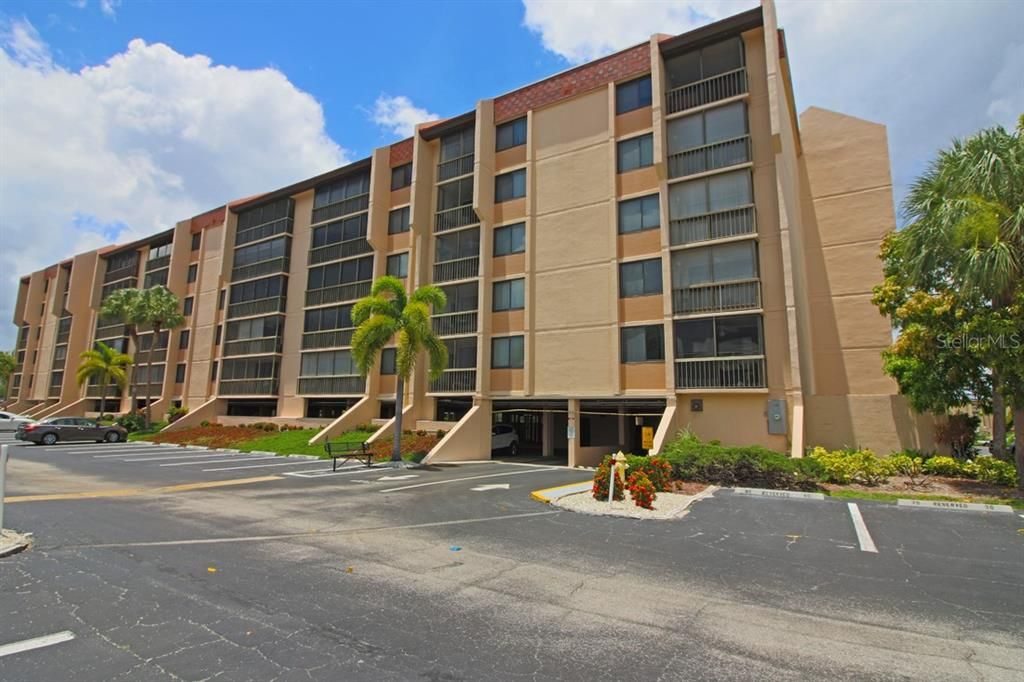 For Rent: $1,150 (1 beds, 1 baths, 634 Square Feet)