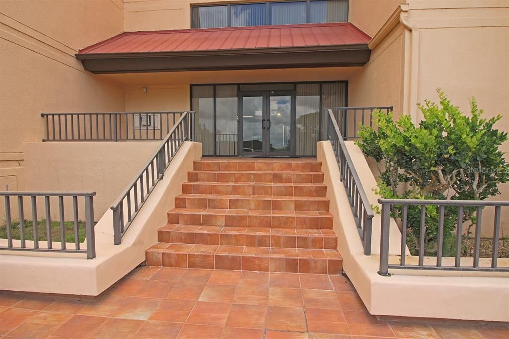For Rent: $1,150 (1 beds, 1 baths, 634 Square Feet)