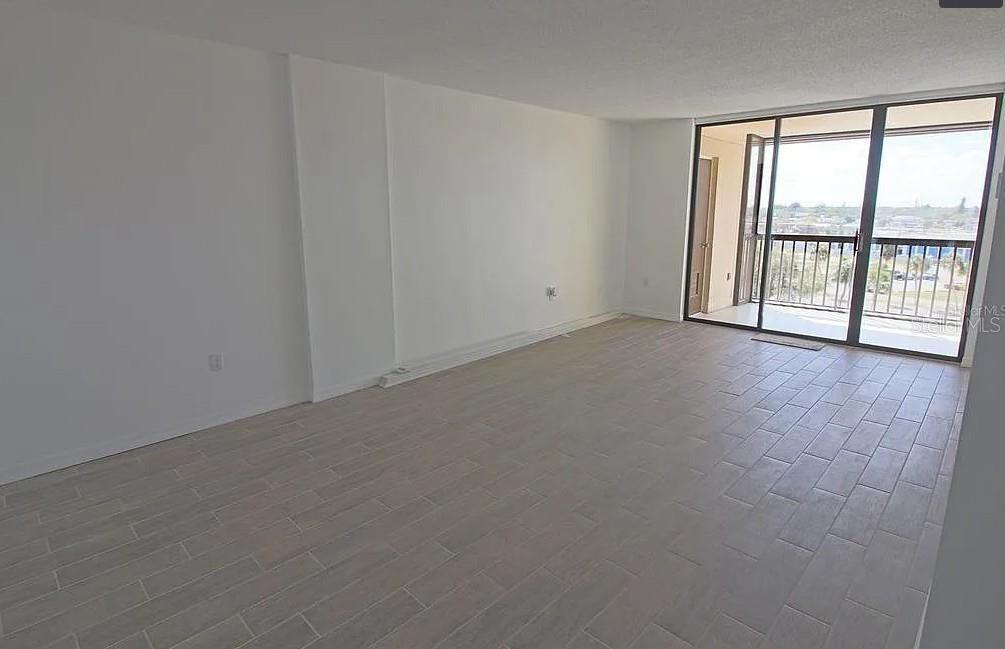 For Rent: $1,150 (1 beds, 1 baths, 634 Square Feet)