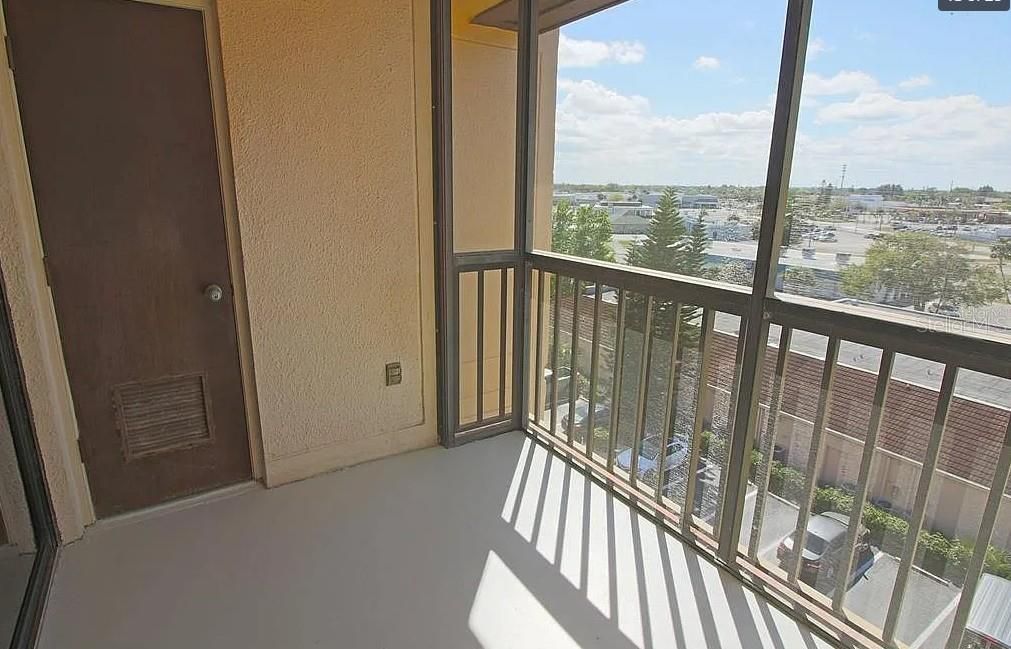 For Rent: $1,150 (1 beds, 1 baths, 634 Square Feet)