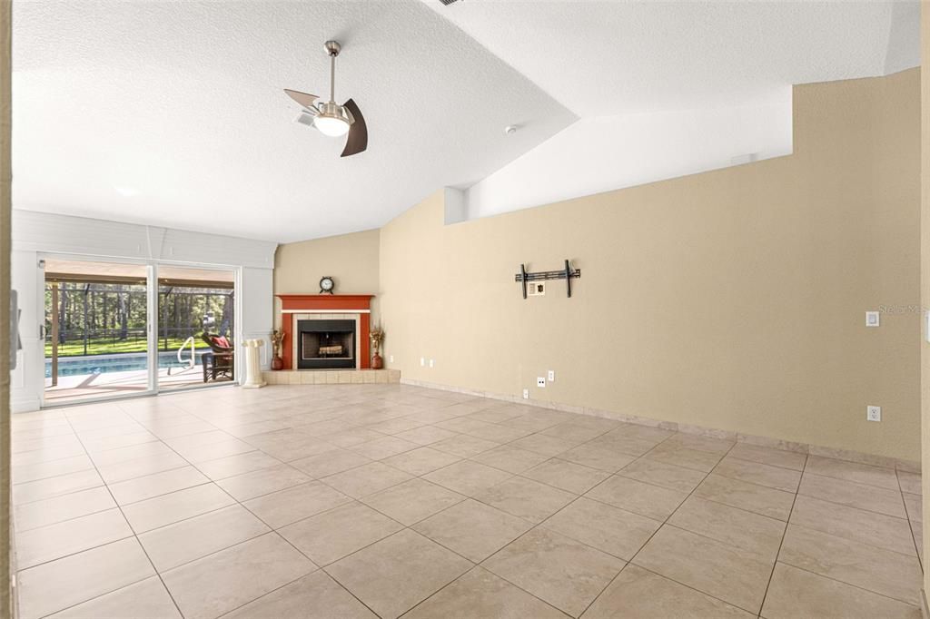 For Sale: $459,000 (4 beds, 2 baths, 2320 Square Feet)