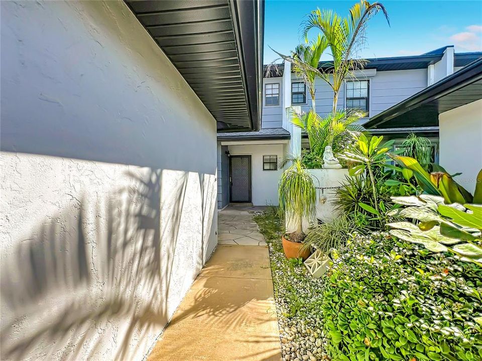 For Sale: $310,000 (2 beds, 2 baths, 1310 Square Feet)