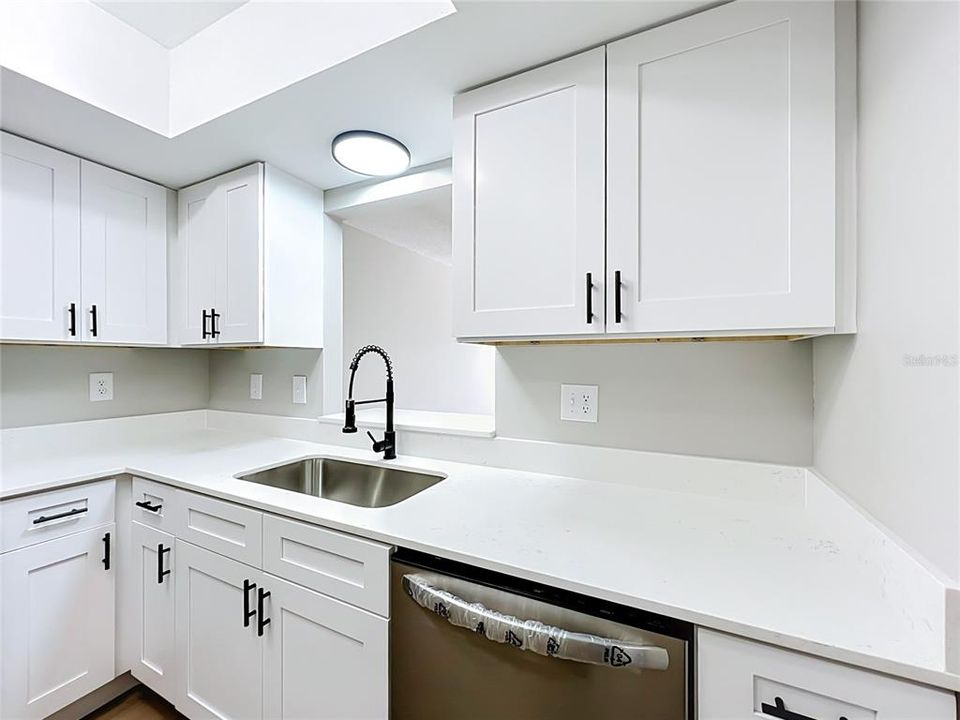 For Sale: $310,000 (2 beds, 2 baths, 1310 Square Feet)