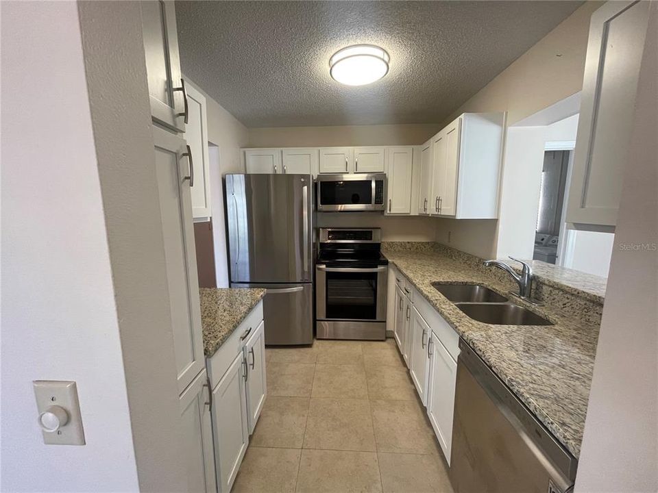 В аренду: $1,875 (2 спален, 2 ванн, 984 Квадратных фут)