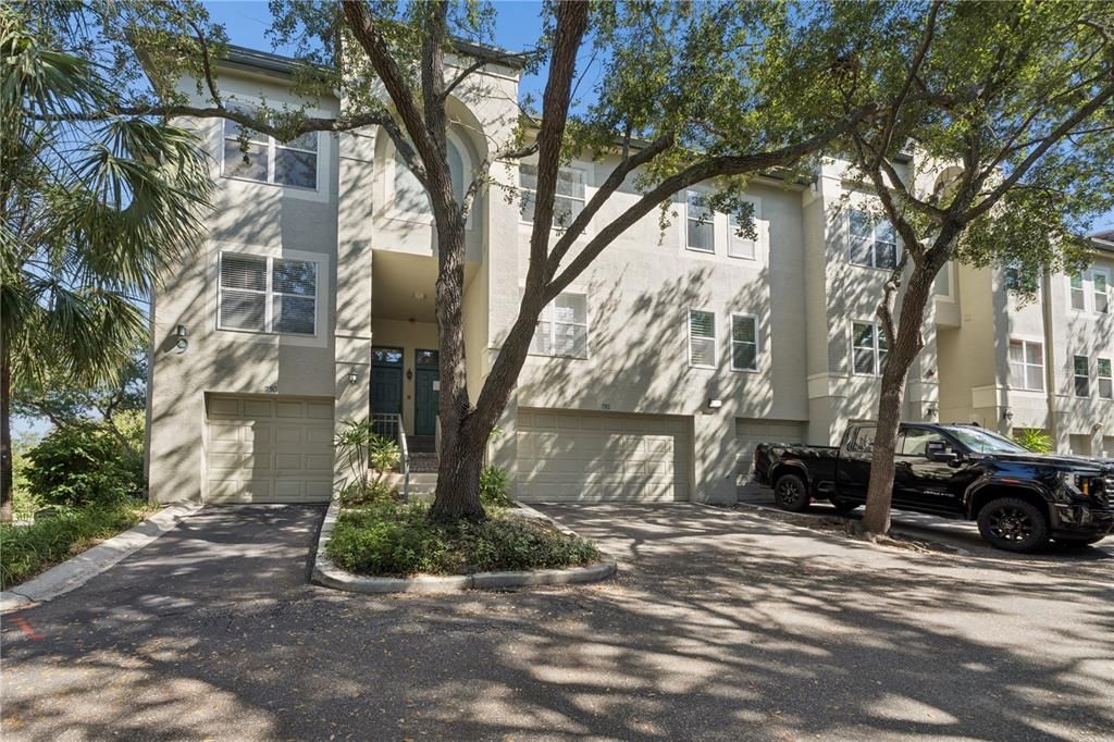 For Rent: $4,000 (2 beds, 2 baths, 1229 Square Feet)