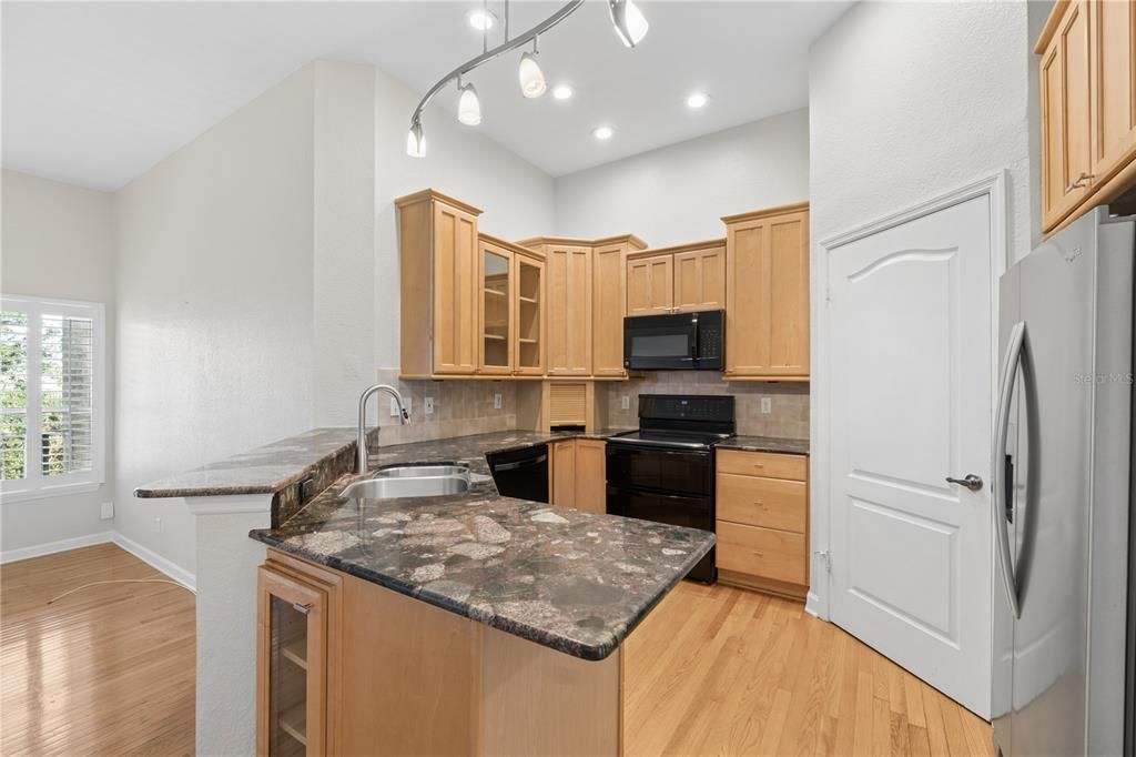 For Rent: $4,000 (2 beds, 2 baths, 1229 Square Feet)