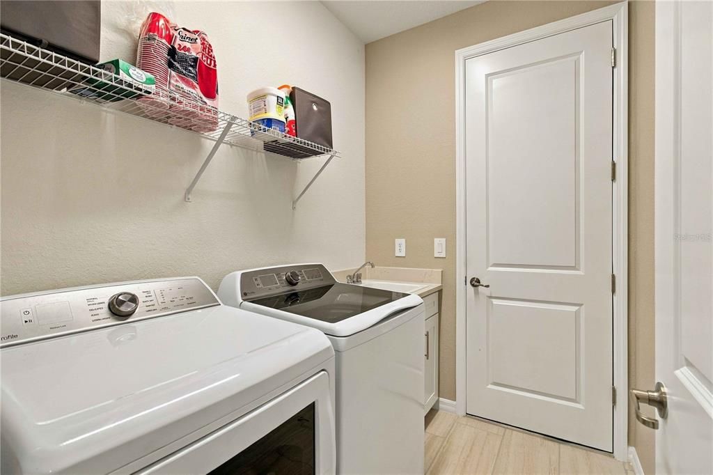 For Rent: $5,500 (2 beds, 2 baths, 1850 Square Feet)