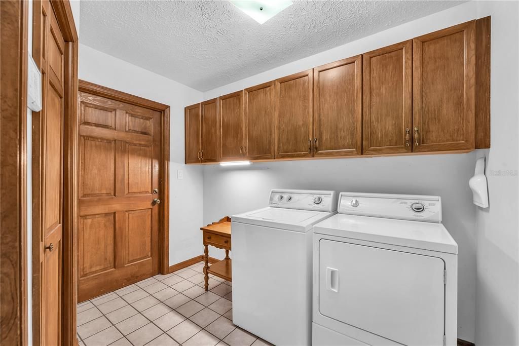 En Venta: $550,000 (4 camas, 2 baños, 2859 Pies cuadrados)