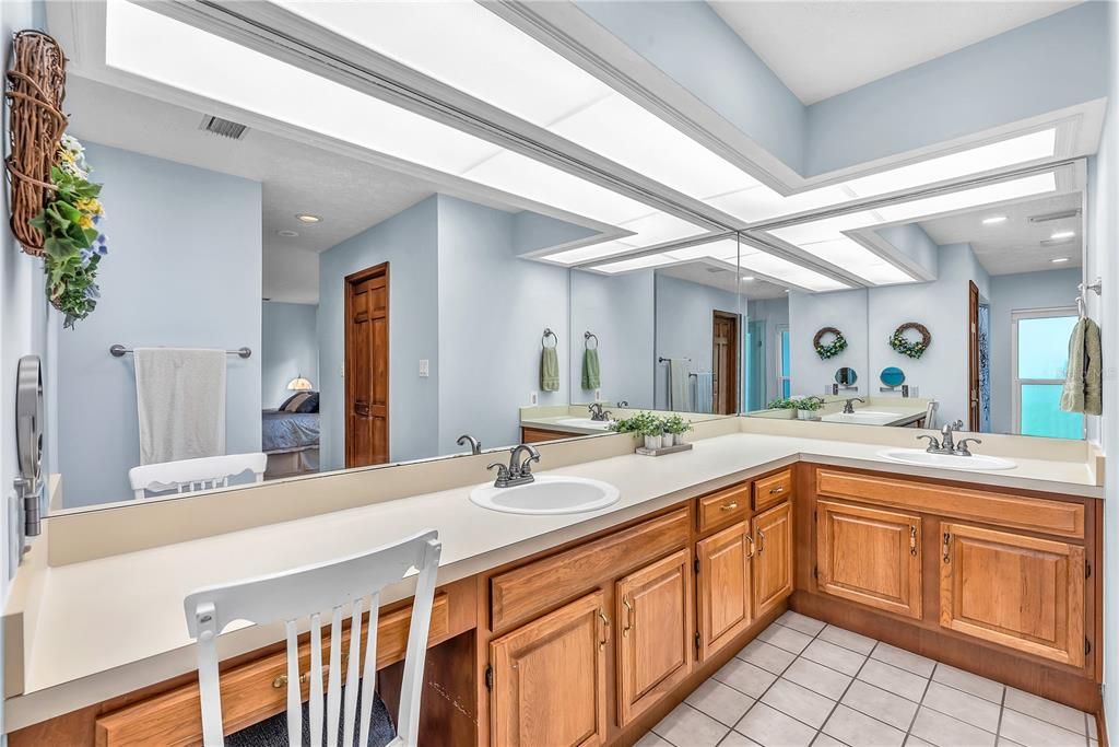 En Venta: $550,000 (4 camas, 2 baños, 2859 Pies cuadrados)
