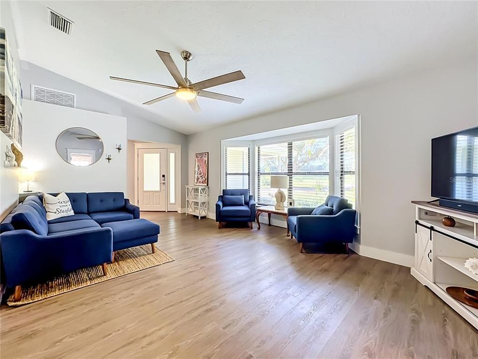 En Venta: $699,000 (3 camas, 2 baños, 1878 Pies cuadrados)