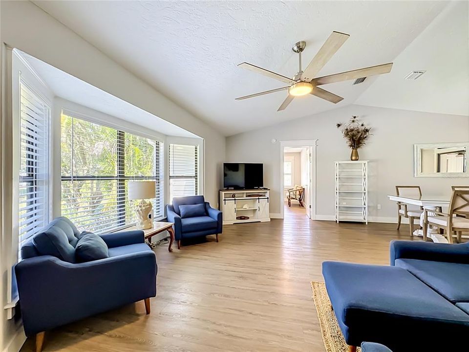 En Venta: $699,000 (3 camas, 2 baños, 1878 Pies cuadrados)