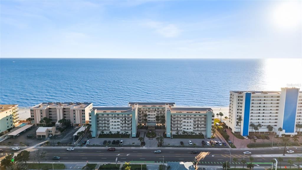 En Venta: $695,000 (2 camas, 2 baños, 1100 Pies cuadrados)