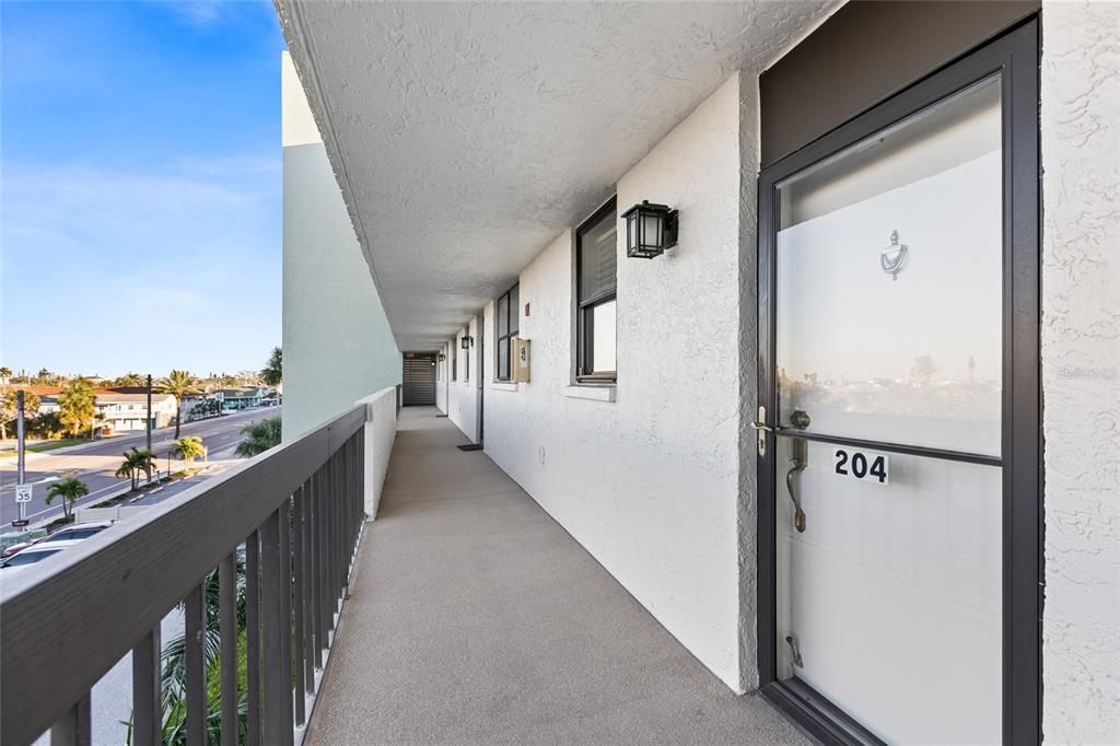 En Venta: $695,000 (2 camas, 2 baños, 1100 Pies cuadrados)