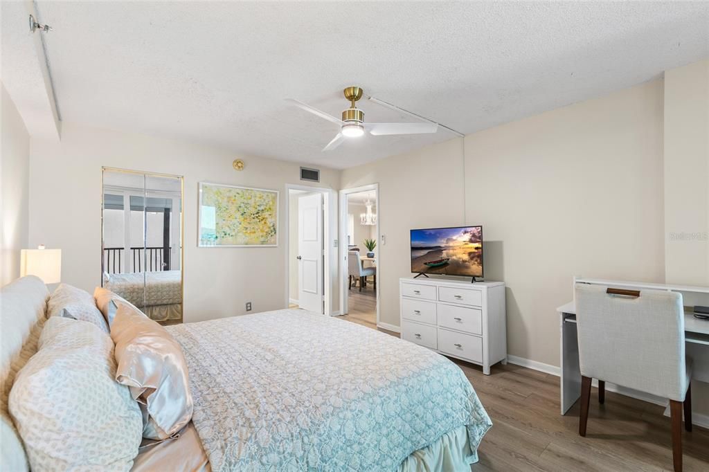 En Venta: $695,000 (2 camas, 2 baños, 1100 Pies cuadrados)