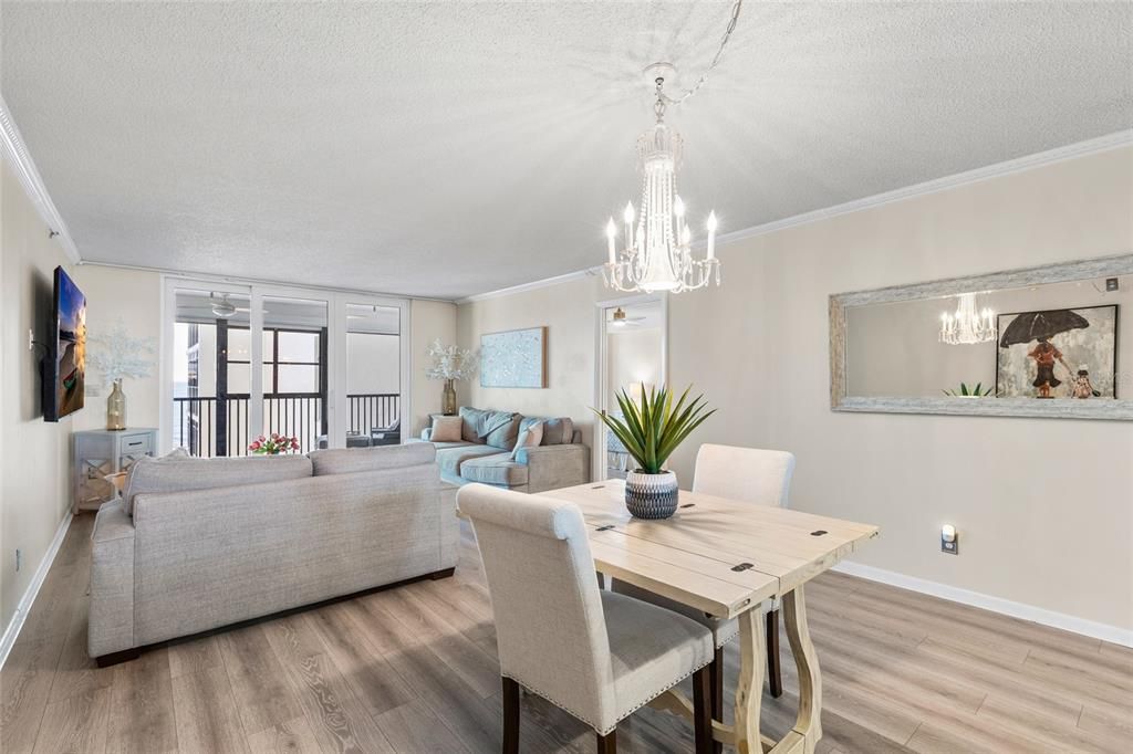 En Venta: $695,000 (2 camas, 2 baños, 1100 Pies cuadrados)