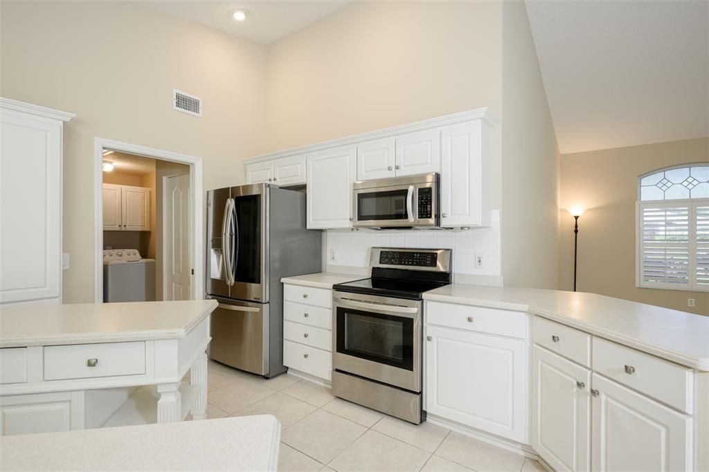 For Sale: $349,900 (3 beds, 2 baths, 1623 Square Feet)