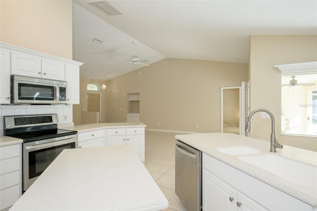 For Sale: $349,900 (3 beds, 2 baths, 1623 Square Feet)