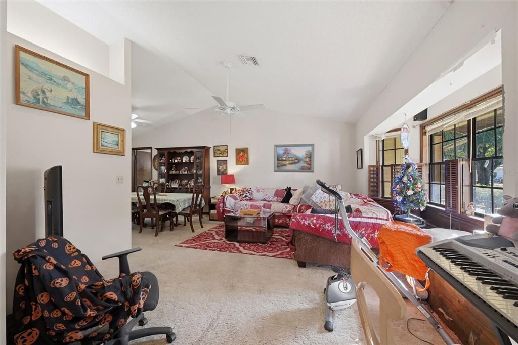 En Venta: $279,000 (3 camas, 2 baños, 1875 Pies cuadrados)