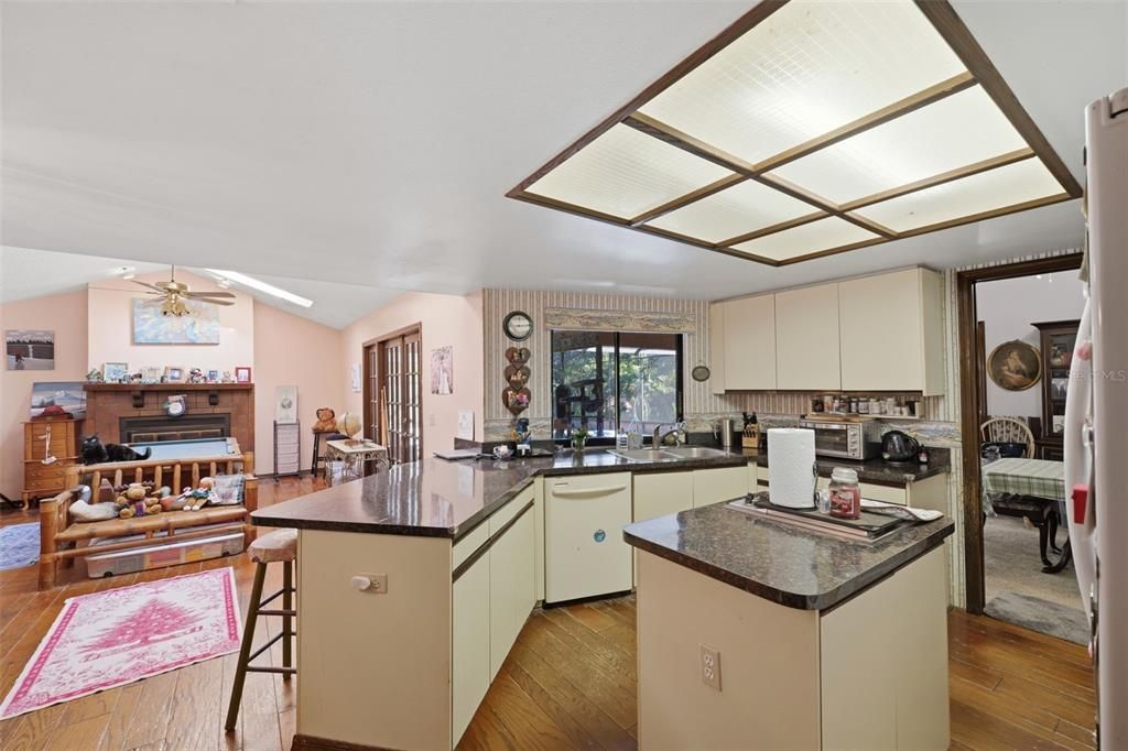 En Venta: $279,000 (3 camas, 2 baños, 1875 Pies cuadrados)