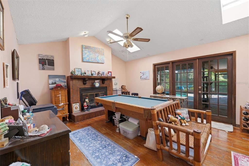 En Venta: $279,000 (3 camas, 2 baños, 1875 Pies cuadrados)