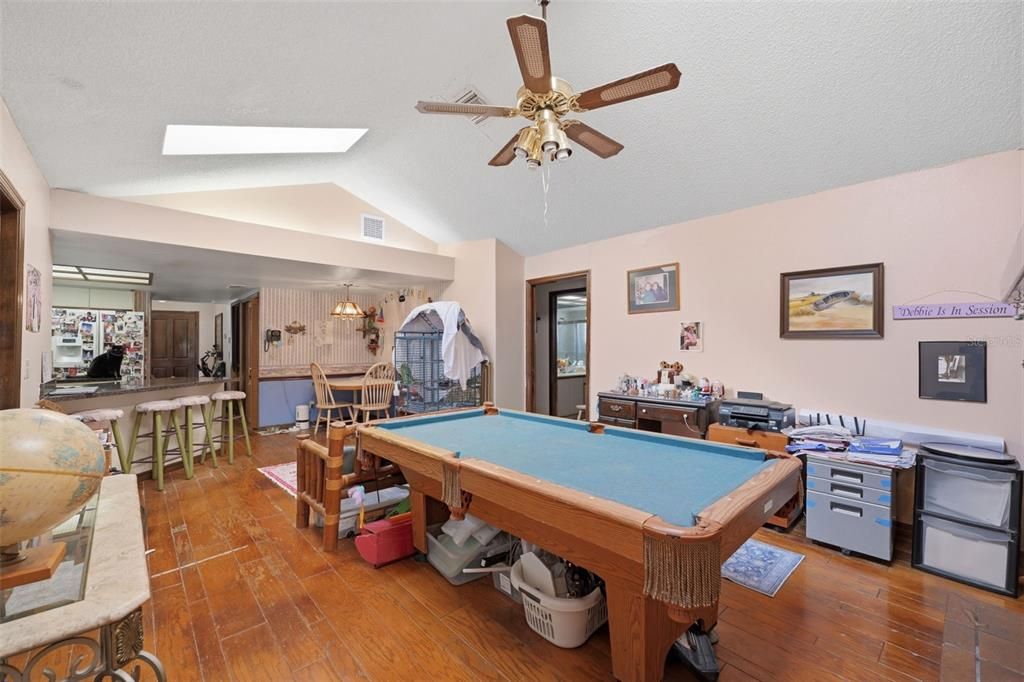 En Venta: $279,000 (3 camas, 2 baños, 1875 Pies cuadrados)