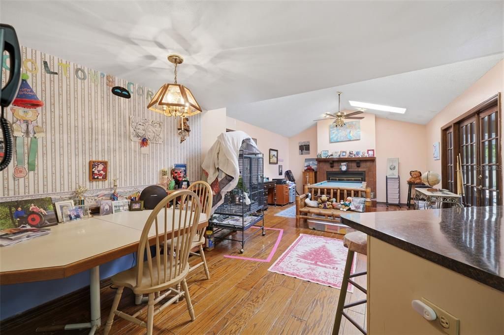 En Venta: $279,000 (3 camas, 2 baños, 1875 Pies cuadrados)