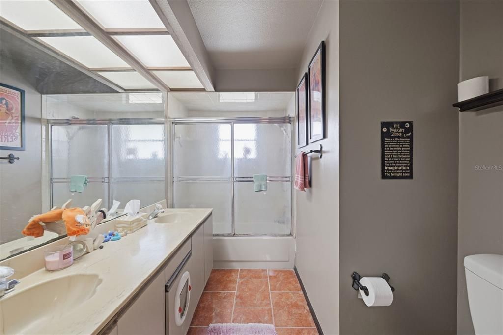 En Venta: $279,000 (3 camas, 2 baños, 1875 Pies cuadrados)