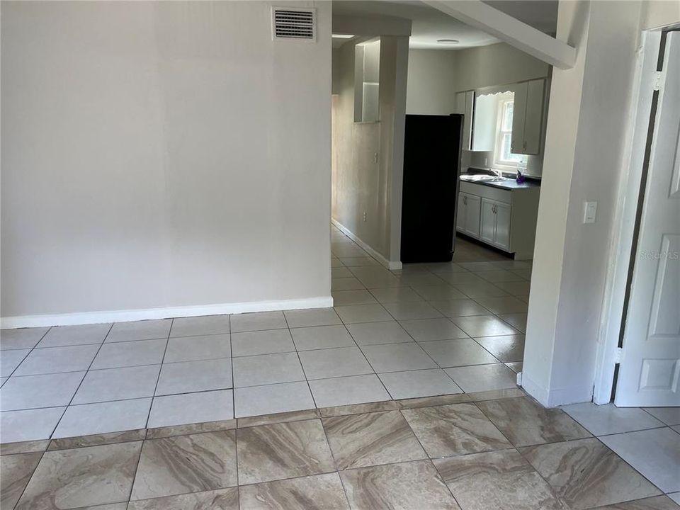 For Rent: $1,995 (3 beds, 1 baths, 1051 Square Feet)