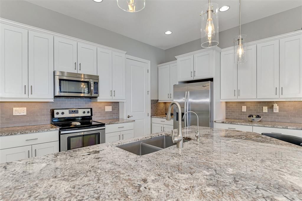 For Sale: $825,000 (3 beds, 3 baths, 2378 Square Feet)