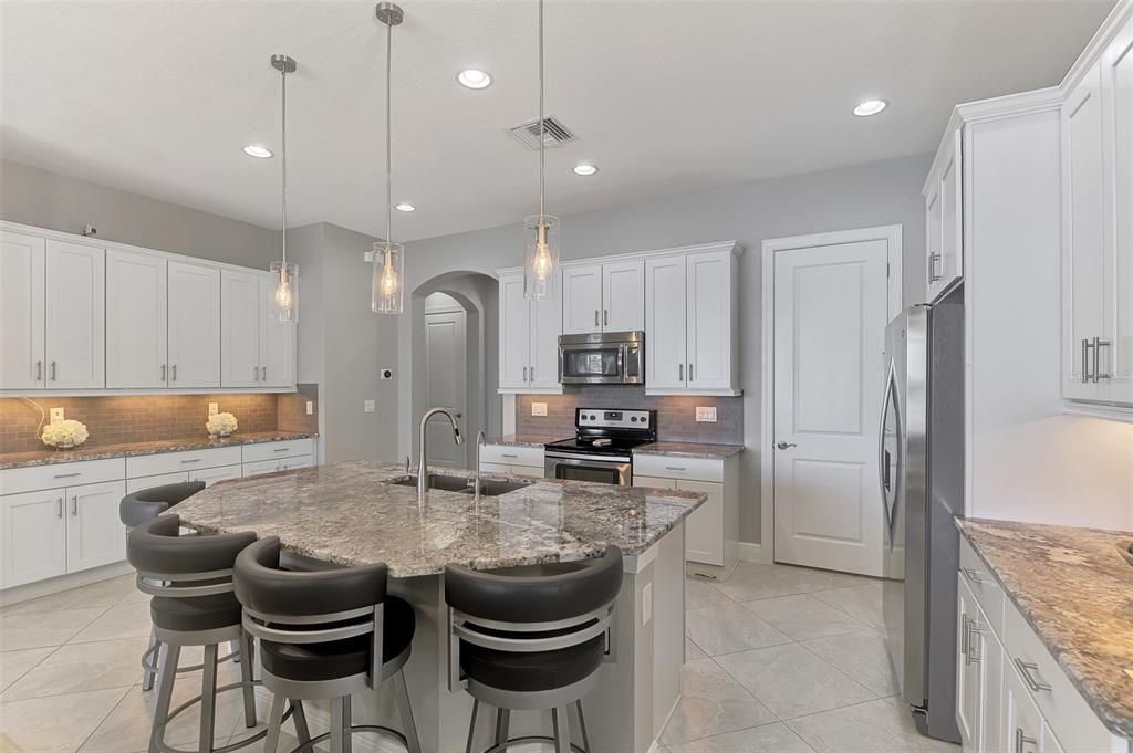 For Sale: $825,000 (3 beds, 3 baths, 2378 Square Feet)