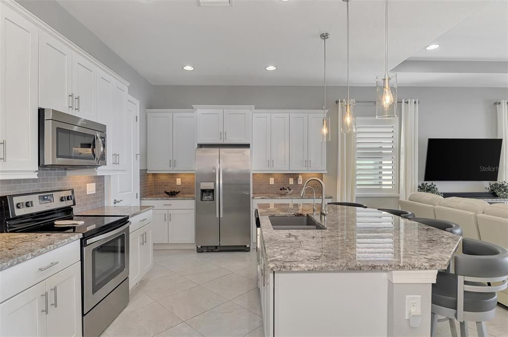For Sale: $825,000 (3 beds, 3 baths, 2378 Square Feet)