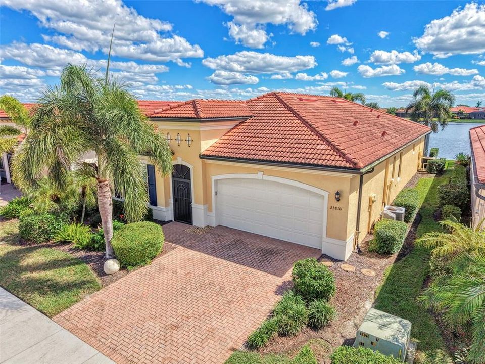 For Sale: $825,000 (3 beds, 3 baths, 2378 Square Feet)