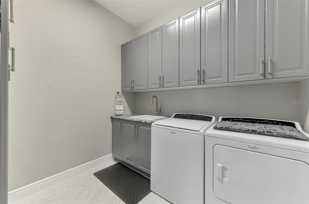 For Sale: $825,000 (3 beds, 3 baths, 2378 Square Feet)
