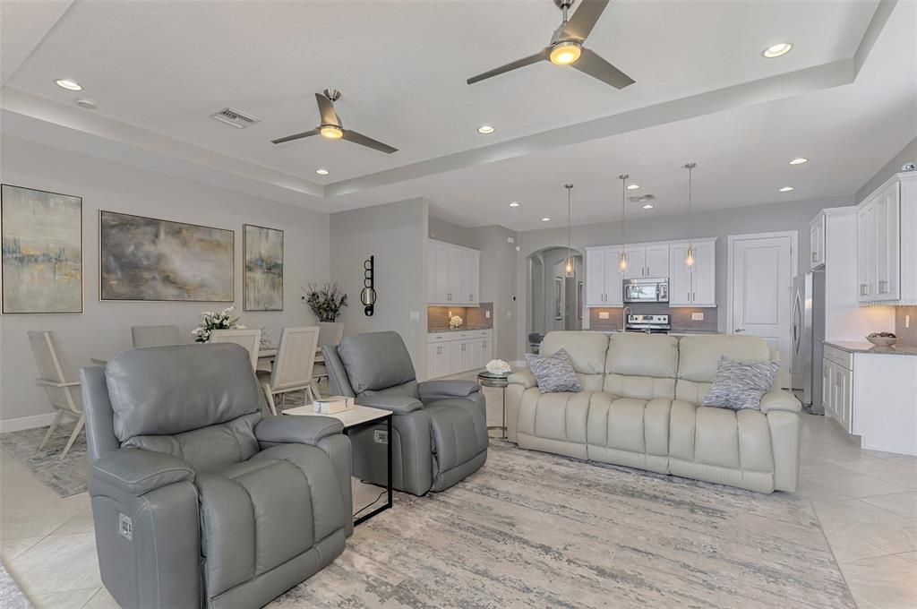 For Sale: $825,000 (3 beds, 3 baths, 2378 Square Feet)