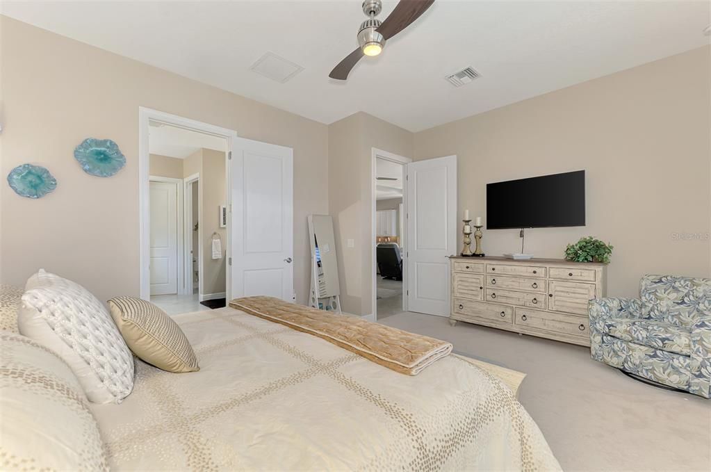 For Sale: $825,000 (3 beds, 3 baths, 2378 Square Feet)