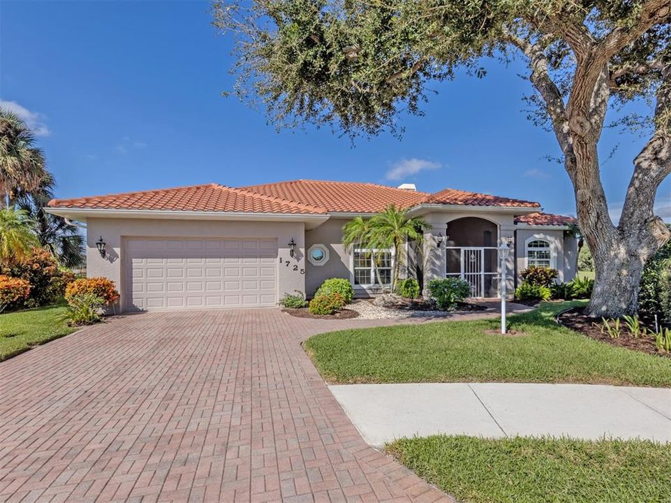 For Sale: $684,000 (3 beds, 3 baths, 2695 Square Feet)