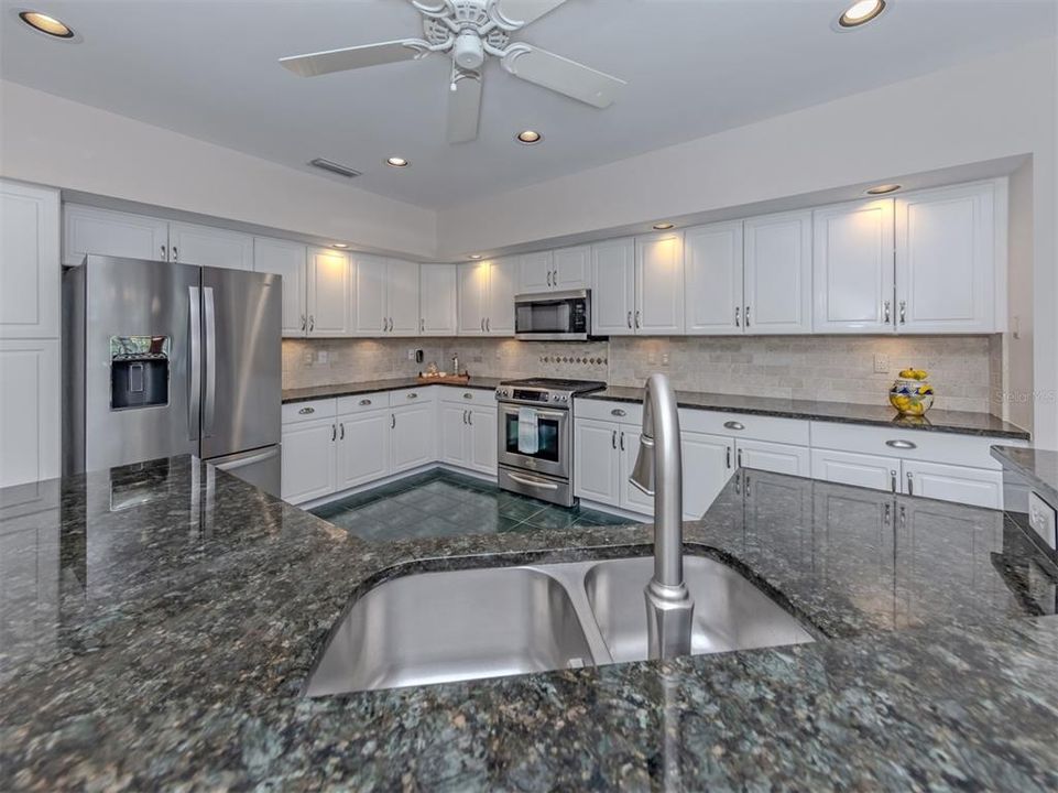 For Sale: $684,000 (3 beds, 3 baths, 2695 Square Feet)