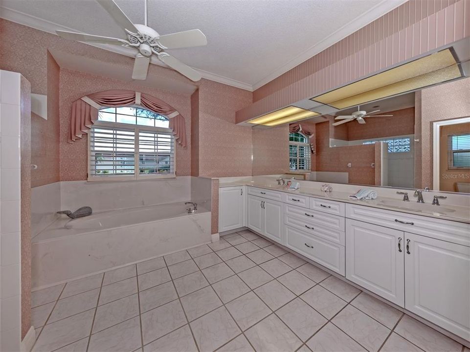 For Sale: $684,000 (3 beds, 3 baths, 2695 Square Feet)