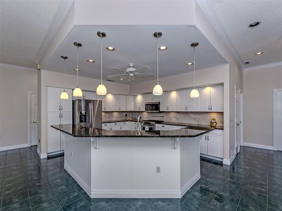 For Sale: $684,000 (3 beds, 3 baths, 2695 Square Feet)