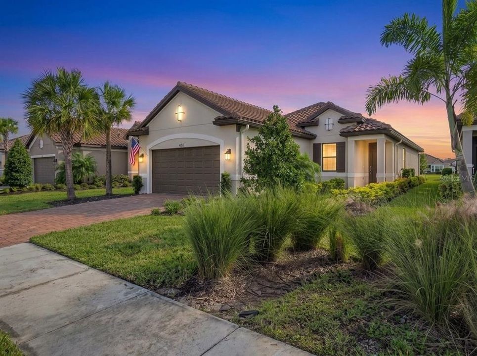 For Sale: $459,900 (3 beds, 2 baths, 1812 Square Feet)
