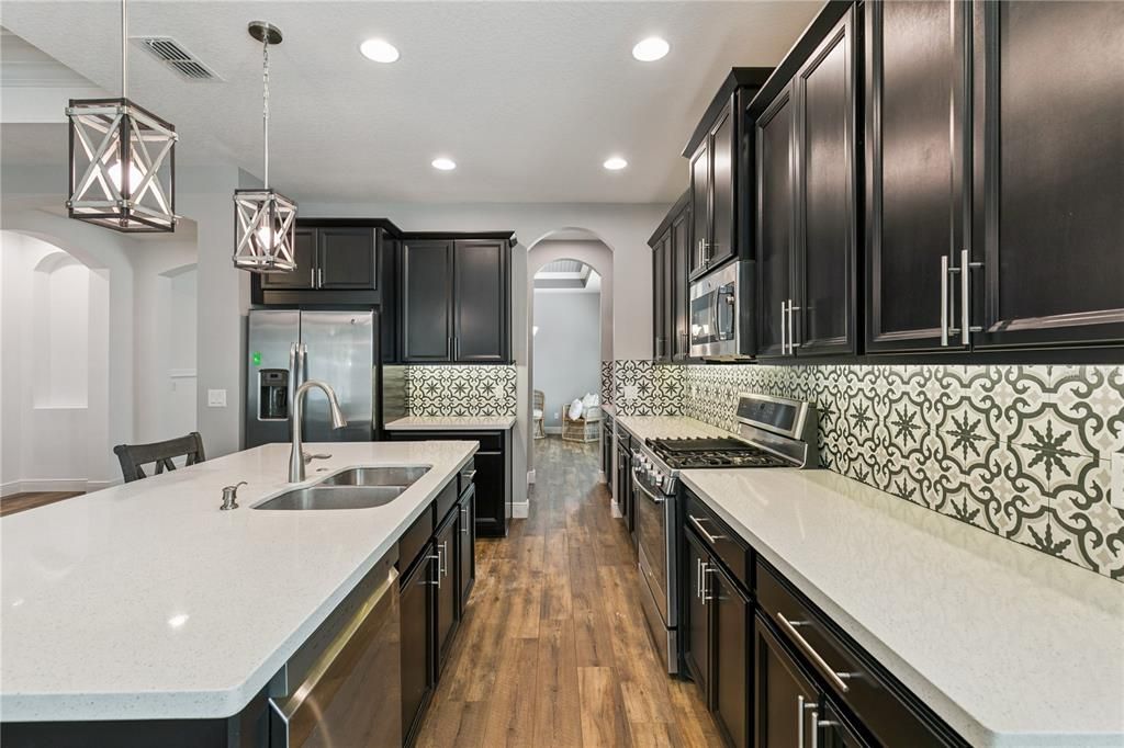 En Venta: $629,900 (3 camas, 2 baños, 2270 Pies cuadrados)