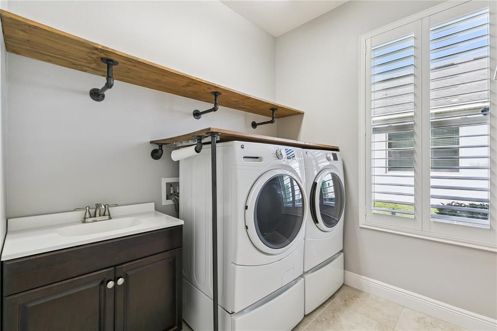 En Venta: $629,900 (3 camas, 2 baños, 2270 Pies cuadrados)