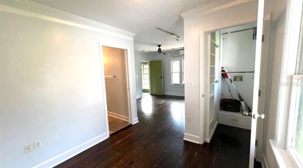 For Rent: $1,200 (1 beds, 1 baths, 408 Square Feet)